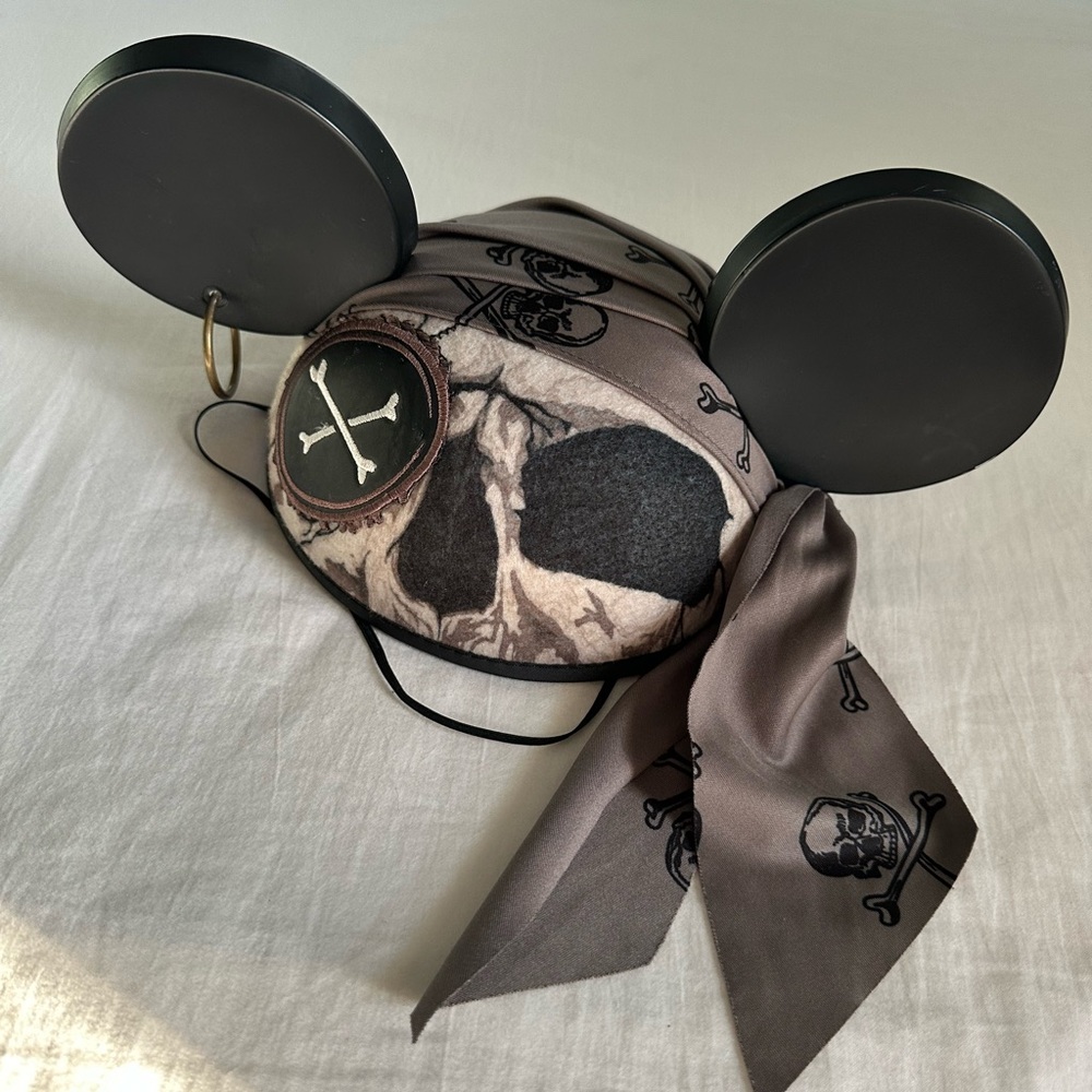 Perfect condition Disneyland’s Pirates of the Caribbean Mickey Ears hat